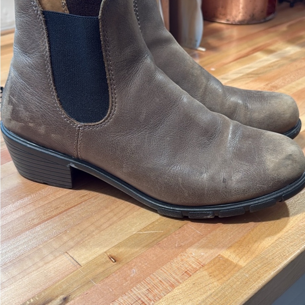 Women’s Brown Chelsea Boots